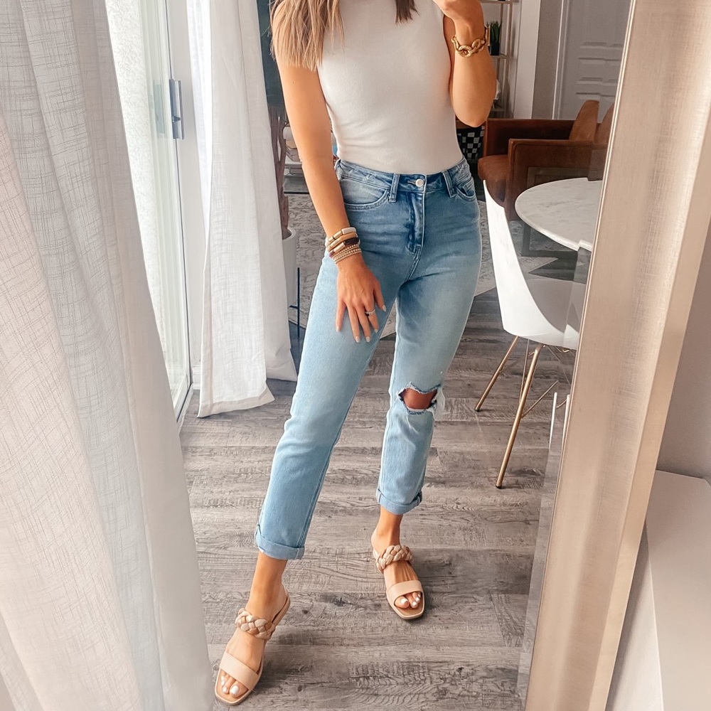 Vervet Distressed Light Wash Straight Leg Jeans | Size 26